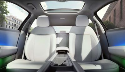 I sedili relax della parte anteriore di Hyundai IONIQ 6 berlina coupé 100% elettrica a quattro porte