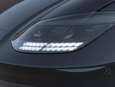 Le système d’éclairage avant intelligent (IFS) de la nouvelle Hyundai IONIQ 6 100 % électrique.