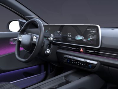 L’élégant tableau de bord modulaire présente deux écrans intégrés dans la Hyundai IONIQ 6 100 % électrique.