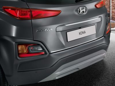 The Hyundai KONA LED door projectors with the Hyundai logo projected on the ground.