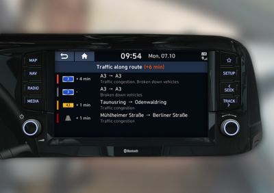 Živé dopravní informace na obrazovce vozu Hyundai i10.