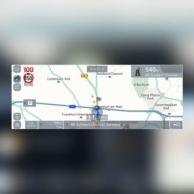 Captura de pantalla del sistema de navegación de Hyundai con la alerta de radar activada.