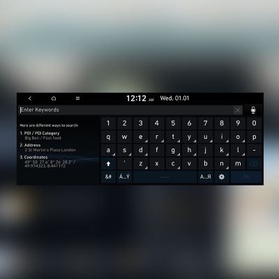 Screenshot navigačního systému Hyundai s klávesnicí a polem pro fulltextové vyhledávání.