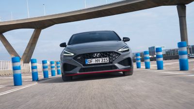 Hyundai i30 Fastback N from the front, driving on a racetrack