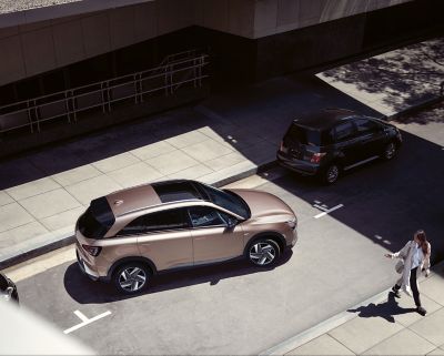 The all-new Hyundai Nexo, shown from the top on a sunlit street.