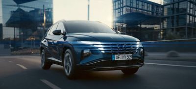 Hybridné SUV, Hyundai TUCSON zaznamenané spredu.