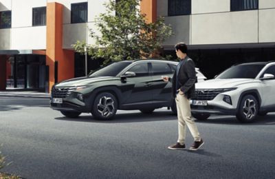 The Remote Smart Park Assist (RSPA) in the all-new Hyundai Tucson Hybrid compact SUV.