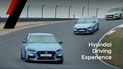 Hyundai i30 N na okruhu Nürburgring počas podujatia Driving Experience.