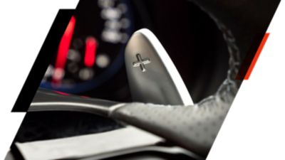 Páčky na manuálne radenie na volante modelov Hyundai N inšpirované automobilovým športom.