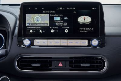 The 10.25” touchscreen of the Hyundai Kona Electric supporting Apple CarPlay™ and Android Auto™.