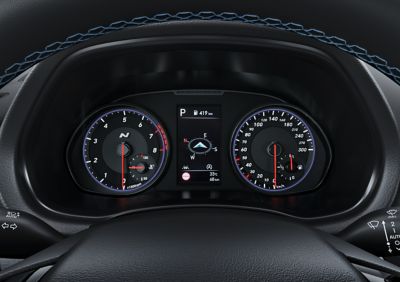 Dettaglio del cluster N all’interno della nuova berlina ad alte prestazioni Hyundai i30 N