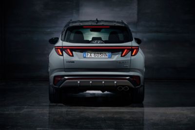 Vista posteriore di Nuova Hyundai TUCSON N Line in Shadow Grey.