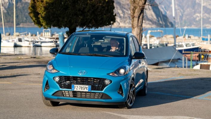 La Hyundai i10 è piccola ma con un comfort enorme