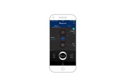 screenshot di app bluelink su iphone: sblocco auto.