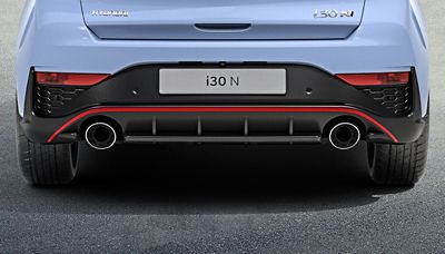 paraurti posteriore, antinebbia e tubi di scarico della berlina ad alte prestazioni Nuova Hyundai i30 N