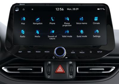 Schermata menu nel display touchscreen aggiornato da 10.25’’ all’interno della berlina ad alte prestazioni Nuova Hyundai i30 N