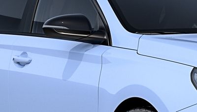 Specchietto laterale e maniglia in tinta carrozzeria della nuova berlina ad alte prestazioni Hyundai i30 N