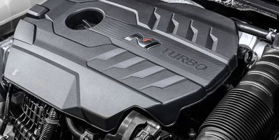 Motore turbo a benzina a quattro cilindri della berlina ad alte prestazioni Nuova Hyundai i30 N.
