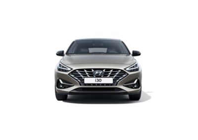 Imagen del diseño atrevido del Hyundai i30 visto de frente.