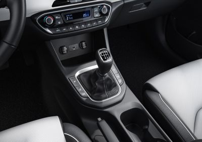 Close-up of the gearshift in the Hyundai i30 Wagon.