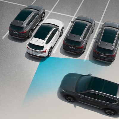 L’alerte anticollision de trafic transversal arrière Hyundai Smart Sense vous avertit lorsque des voitures approchent.