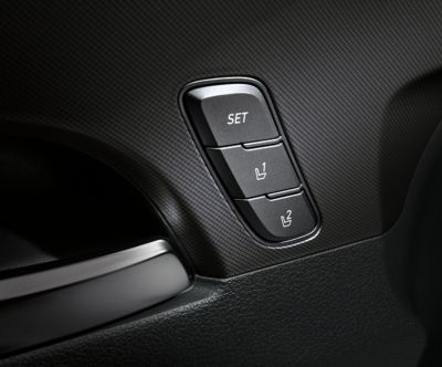 The Memory Seat controls of the new Hyundai Santa Fe 7 seat SUV.