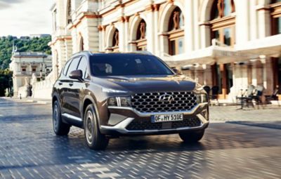 Nowe w pełni diodowe reflektory oraz zderzak nowego 7-miejscowego SUV-a Hyundai SANTA FE Plug-in Hybrid.