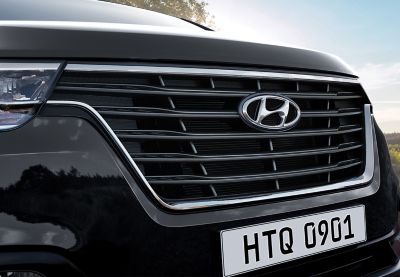 The chrome-coated radiator grille of the Hyundai H-1.