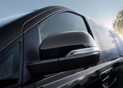 Hyundai H-1 outside mirrors with side repeaters.