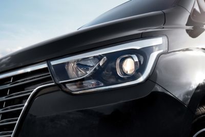 The projection headlamps on the Hyundai H-1.