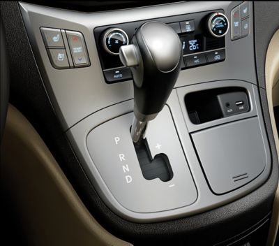 The 5-speed automatic transmission of the Hyundai H-1.