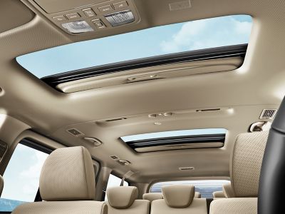 The dual sun roofs of the Hyundai H-1.