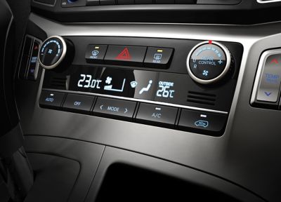 The full auto air conditioning system of the Hyundai H-1.