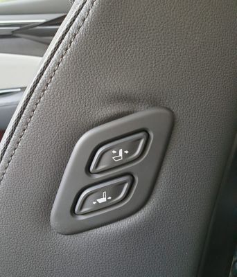 Close-up van de bedieningsknoppen voor de bestuurderszetel in de Hyundai TUCSON.