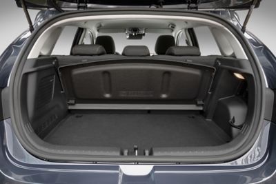 Close-up of the boot of the Hyundai i20 with boot cover stored behind the rear bench