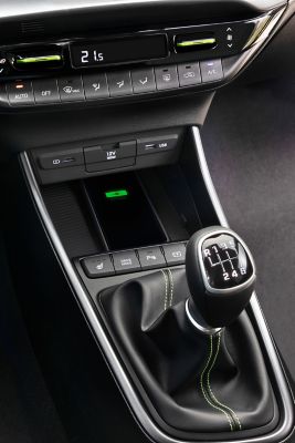 The middle console of an Hyundai i20, driver's side view