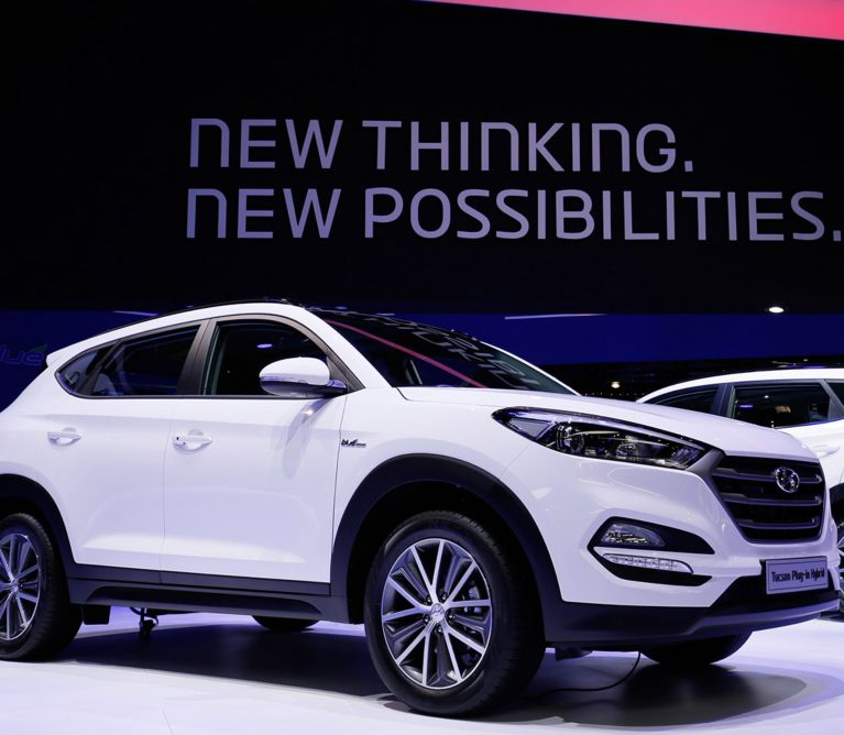 https://s7g10.scene7.com/is/image/hyundaiautoever/all-new-tucson-48v-plugin-hybrid-1600x1000%402x:Content%20Banner%20Mobile?wid=767&hei=668