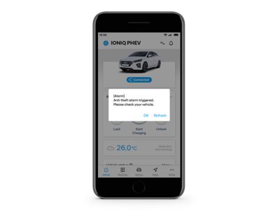 Vue rapprochée de l’appli Hyundai Bluelink avec notification push de détection d’intrusion.