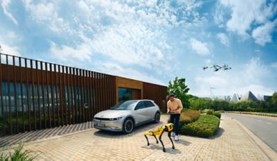 Budoucnost mobility IONIQ 5 s autonomním řízením, robotický pes SPOT a Urban Air Mobility.