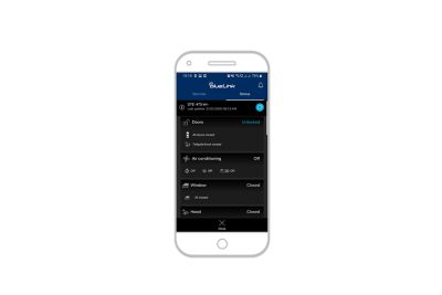 zrzut ekranu z aplikacji Bluelink na iPhonie: status pojazdu