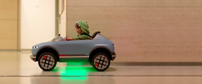 Mini coche eléctrico con tecnología EAVC para apoyar en el tratamiento de niños con cáncer.