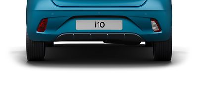 Gros plan sur le pare-chocs arrière de la Hyundai i10.