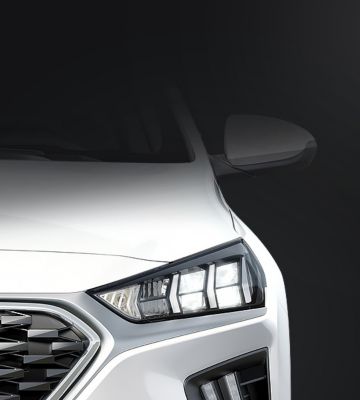 Full LED headlamps of the Hyundai IONIQ Plug-in Hybrid.