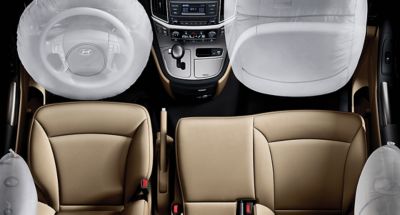 Airbags in the front of the Hyundai H-1.