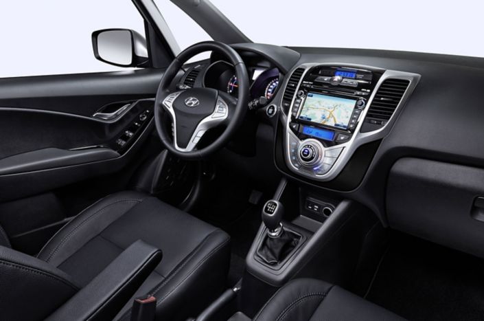 https://s7g10.scene7.com/is/image/hyundaiautoever/hyundai-ix20-dashboard-3-4-1600x1000%402x:Article%20List%20Item%20Image%20Mobile?wid=705&hei=467