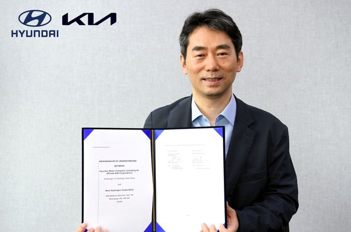 (from left) Jae-Hyuk Oh, Vice President and Head of Energy Business Development Group at Hyundai Motor Group / Raveel Afzaal, President and CEO of Next Hydrogen