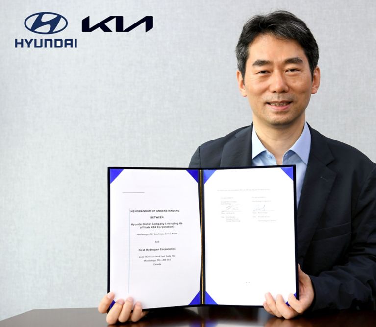 (from left) Jae-Hyuk Oh, Vice President and Head of Energy Business Development Group at Hyundai Motor Group / Raveel Afzaal, President and CEO of Next Hydrogen
