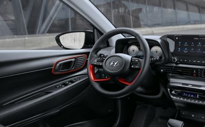 Steering wheel inlay in a Hyundai i20 in tomato red.