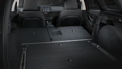 Une image de la banquette arrière entièrement repliée de la Hyundai i30 Wagon.