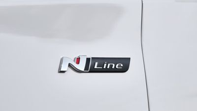 Imagen de la insignia del Hyundai Fastback N Line.